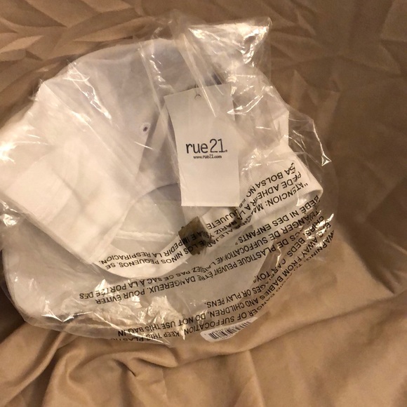 TWO HATS FOR THE PRICE OF ONE - Picture 4 of 5